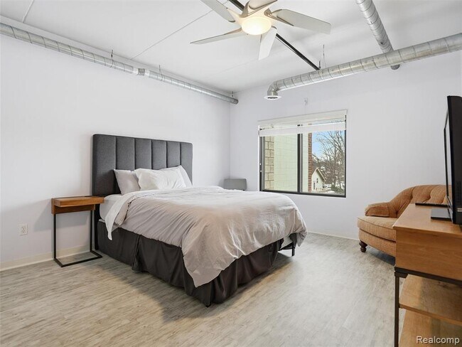 Building Photo - 610 S Troy St