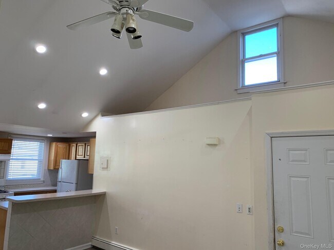 Building Photo - 51 Schneider Ave