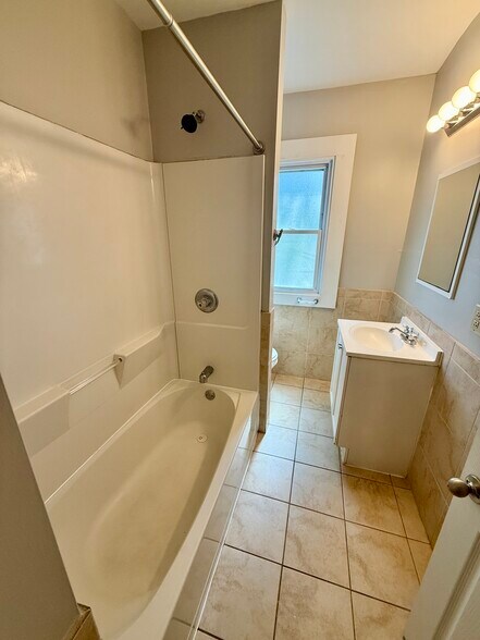 Building Photo - 325 Clinton St