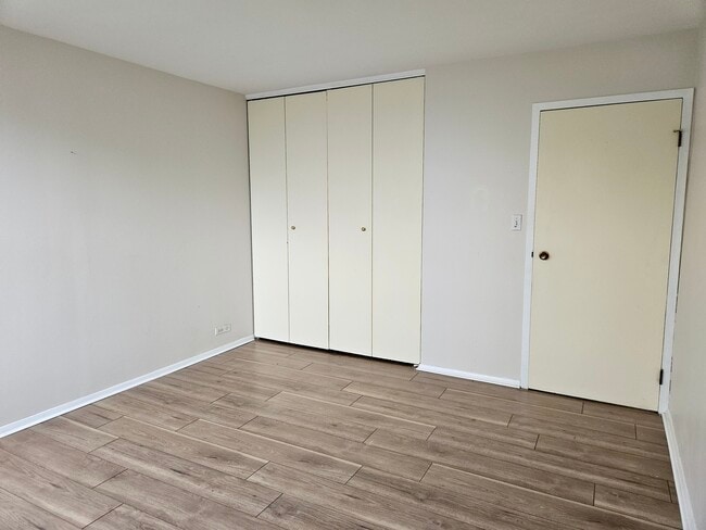 Building Photo - 4300 W Ford City Dr