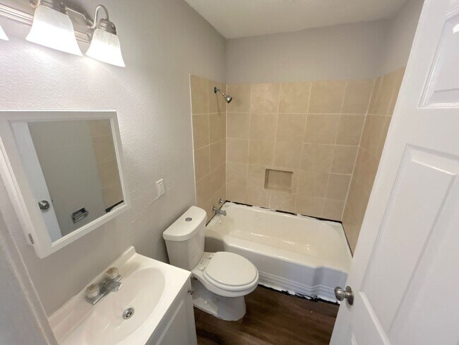 Building Photo - 3350 Ashland St