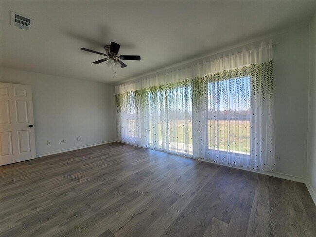 Building Photo - 208 Newcastle Dr