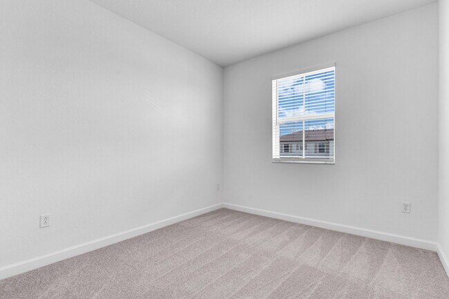 Building Photo - 2665 SE 28th St