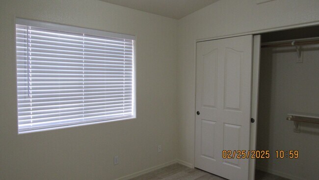 Building Photo - 2759 Palisades Dr
