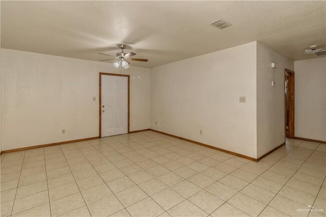 Building Photo - 17 Jessica Jane Ave