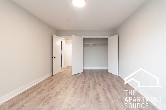 Building Photo - 445 W Wellington Ave