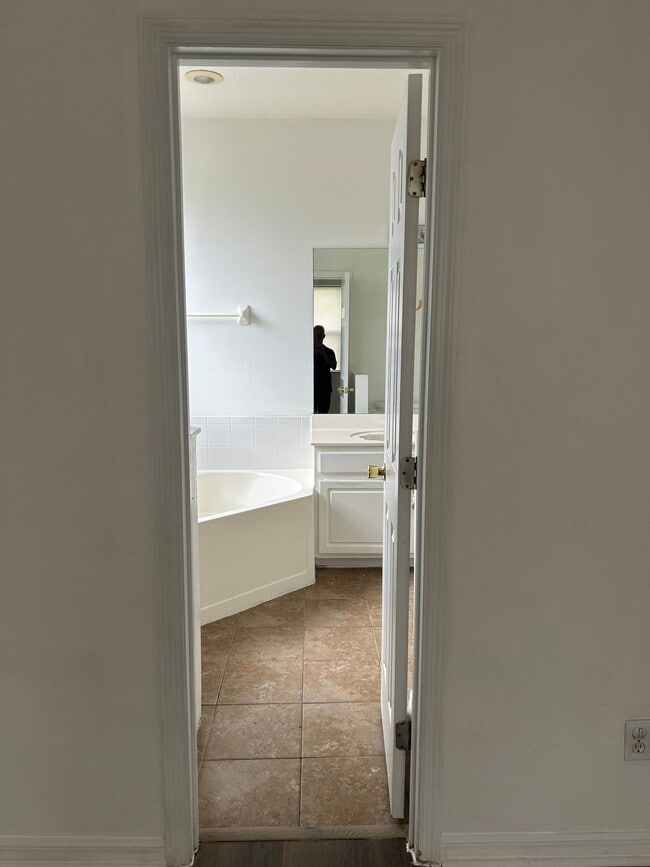 Building Photo - 1752 Cambridge Village Ct