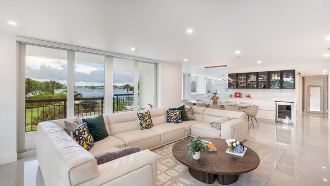 Building Photo - 901 E Camino Real