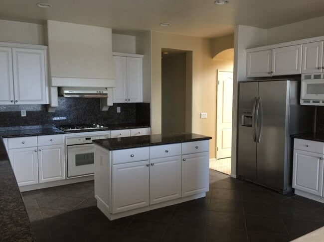Building Photo - 1520 Sapphire Dr