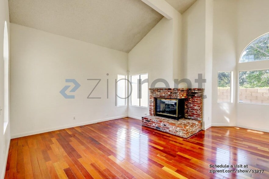 Building Photo - 116 Plymouth Way