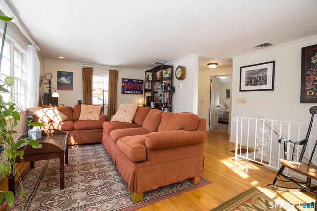 Building Photo - 67 Lake Lillinonah Rd N