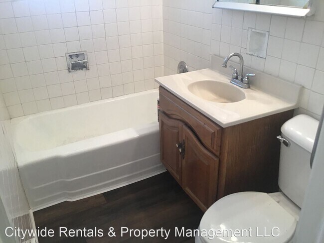 Building Photo - 2 br, 1 bath House - 5166 N 63rd St.