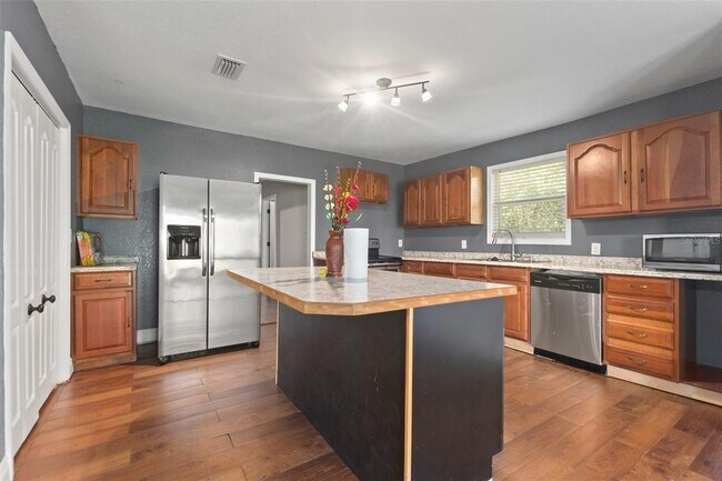 Building Photo - 3106 E Trapnell Rd