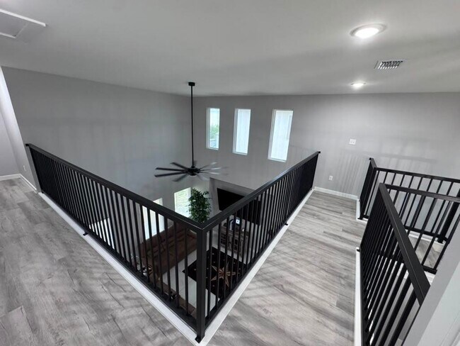 Building Photo - 3012 Clydesdale Dr