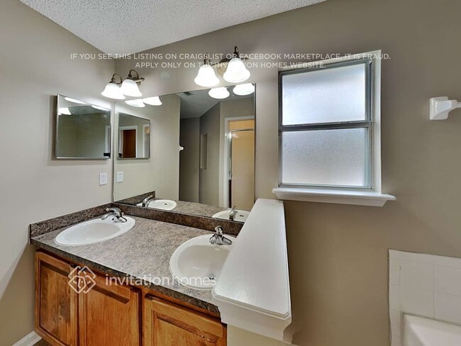 Building Photo - 2915 Majestic Oaks Ln