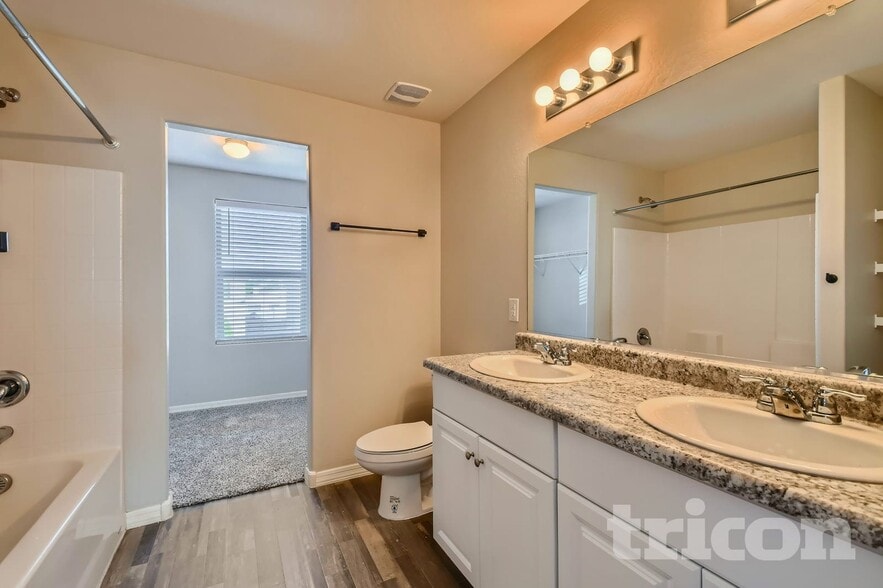 Building Photo - 227 W Watson Ct