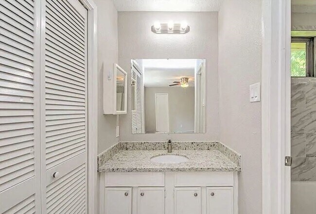Building Photo - 16818 Dutch Ridge Dr