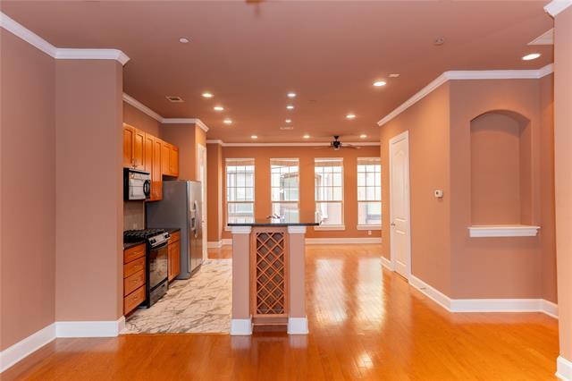 Building Photo - 675 Senda