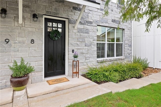 Building Photo - 2624 Metcalfe Rd