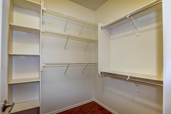 Building Photo - 3 bedroom 2 bathroom home for Rent in StoneRidge!