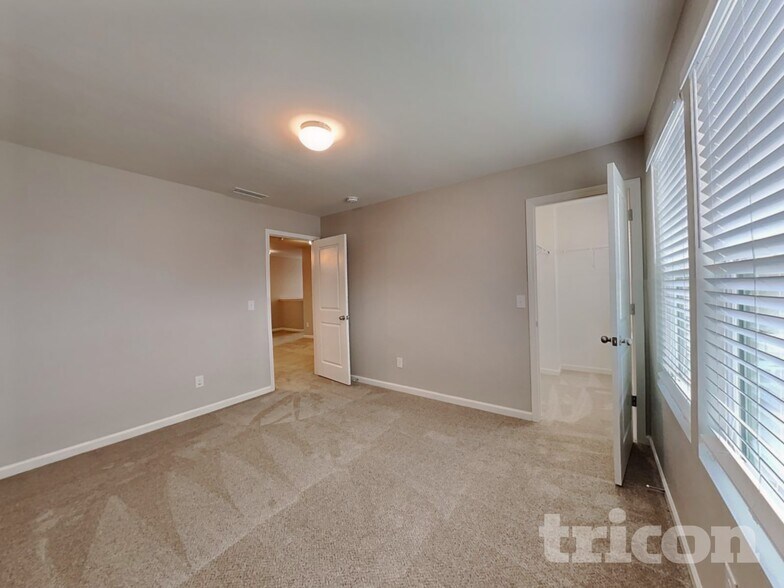 Building Photo - 635 Spencer Ln