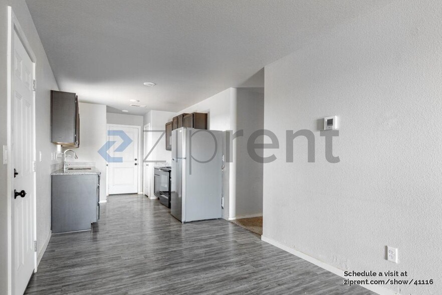 Building Photo - 1318 E 93rd St