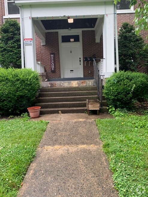 Building Photo - 517 Seneca St
