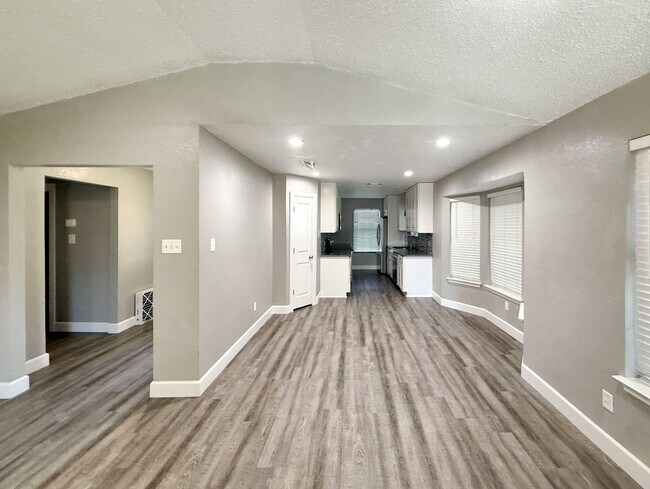 Building Photo - Comfortable 3-Bedroom Home for Lease in Ke...