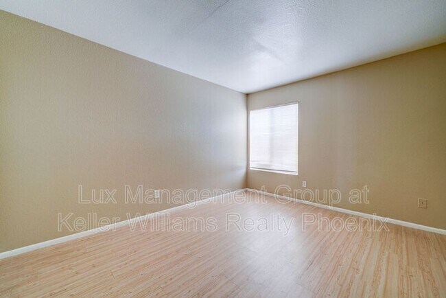 Building Photo - 3840 N 43rd Ave