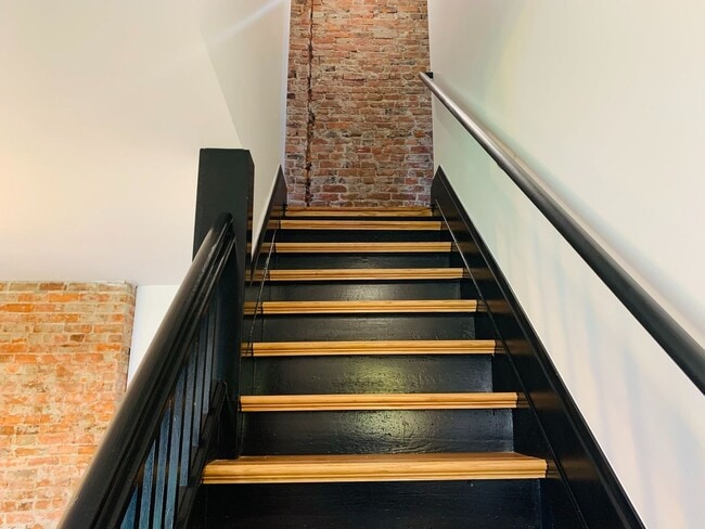 Building Photo - 3 Bedroom 2.5 Bath Just Steps from Franklin Park!!