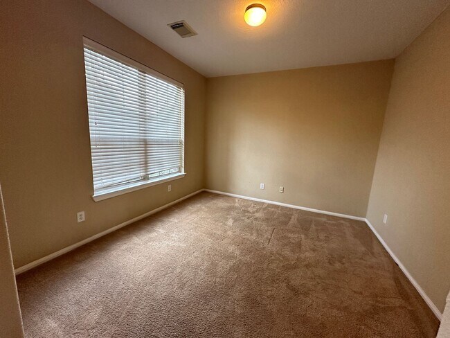Building Photo - For Lease | 4 Bed, 2.5 Bath | 2,587 Sq Ft ...
