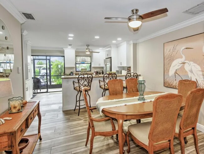 Building Photo - 4803 SW Santa Barbara Ct