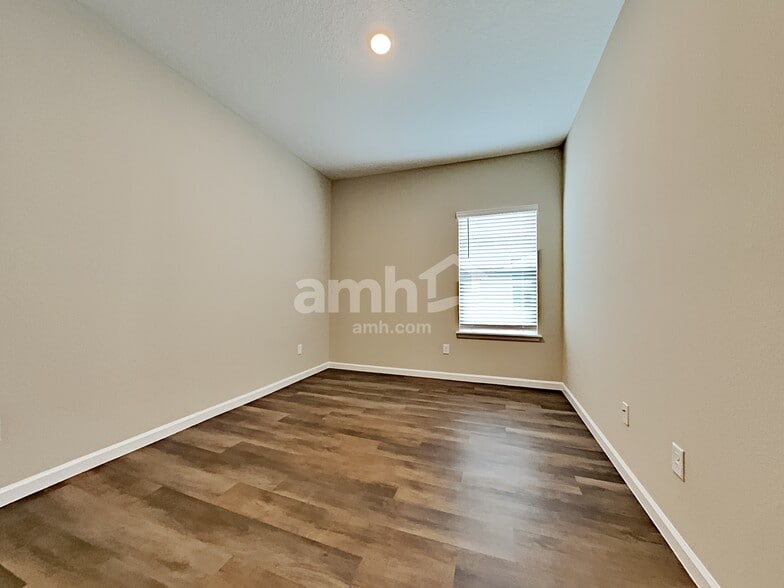 Building Photo - 76 Spruce Point