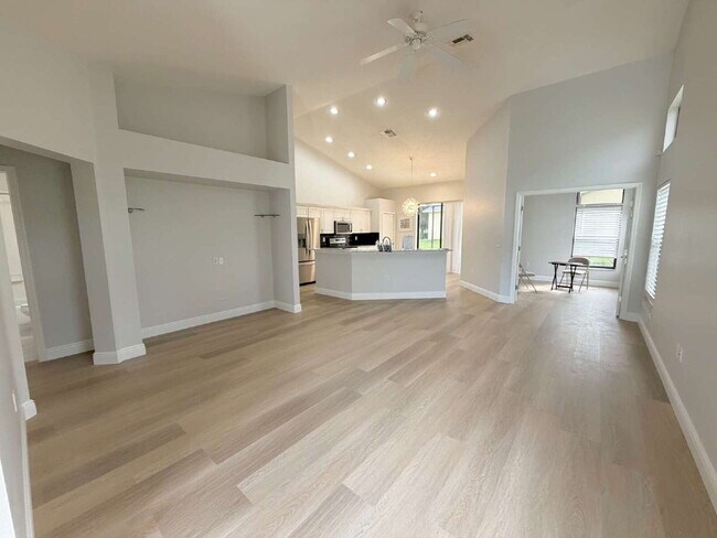 Building Photo - 6240 Fairskies Dr
