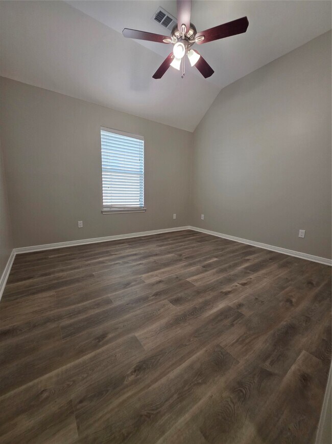 Building Photo - 2219 Lakewind Ln