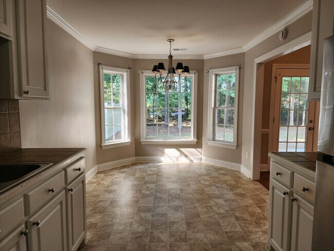 Building Photo - 381 Rosemount Dr