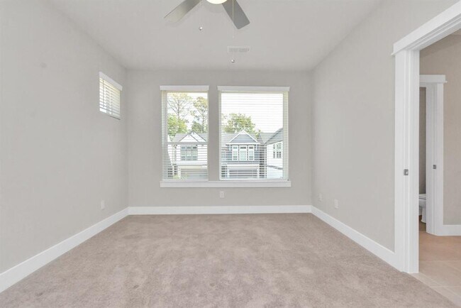 Building Photo - 725 Strawberry Pines Ct