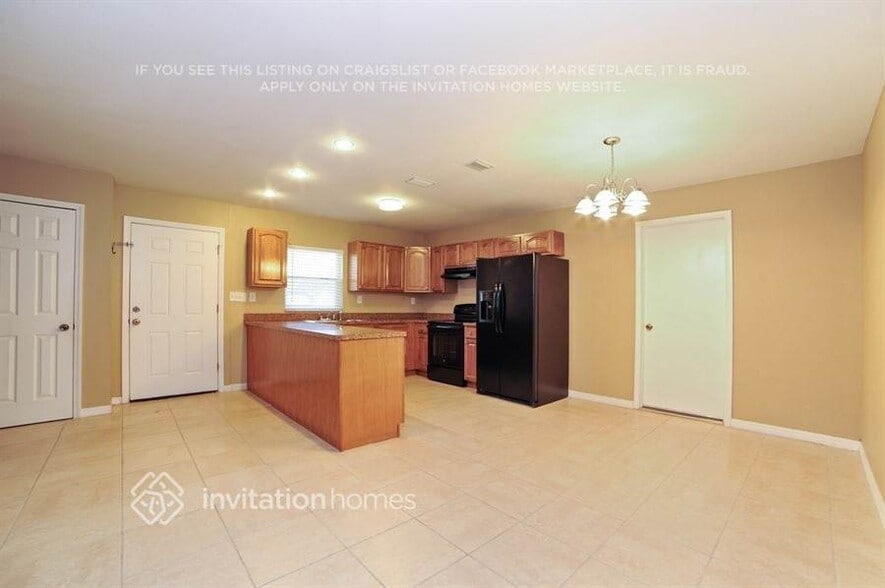 Building Photo - 6418 Amundson St