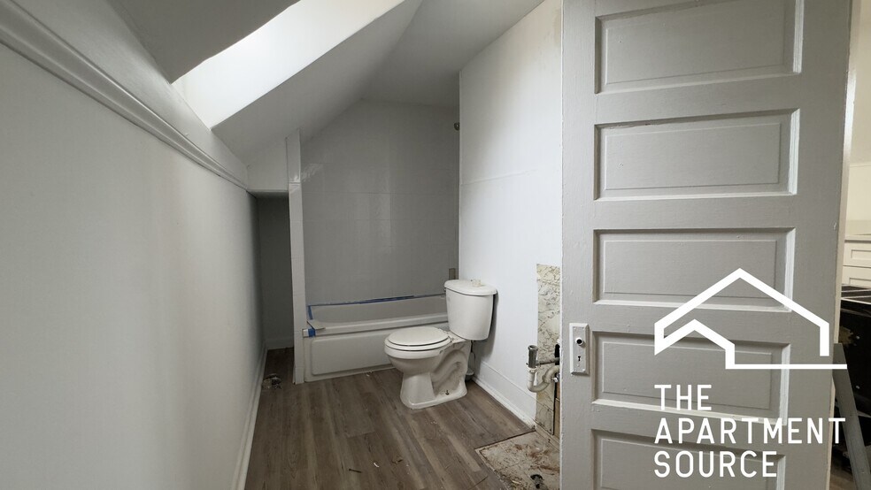 Building Photo - 1626 N Fairfield Ave