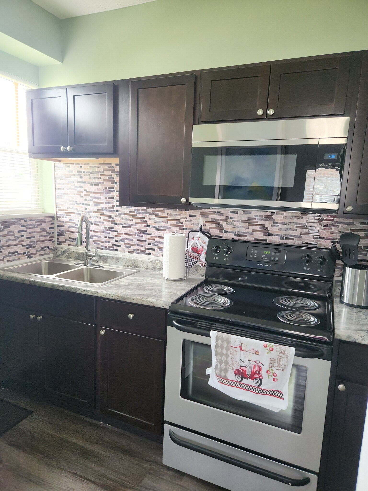 Kitchen - 986 Studer Ave