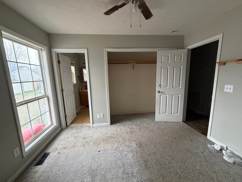 Building Photo - 1211 Redbud St