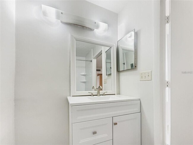 Building Photo - 524 Orange Dr