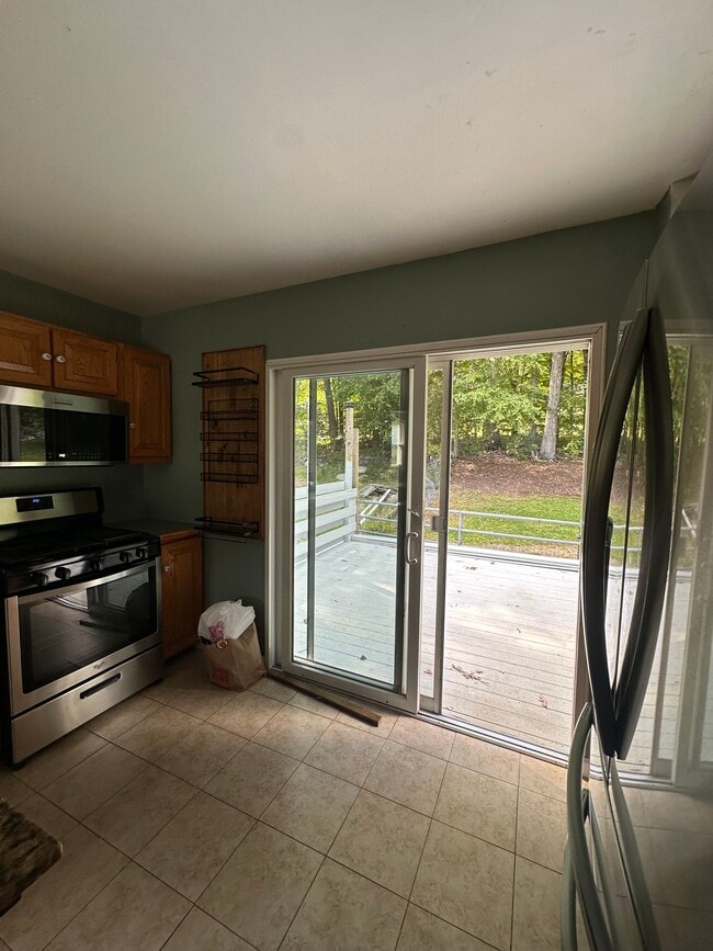Building Photo - 20 Eastview Dr
