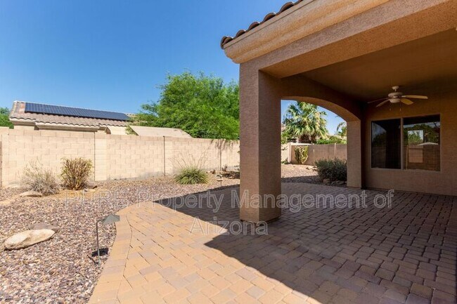 Building Photo - 737 S Sycamore Pl