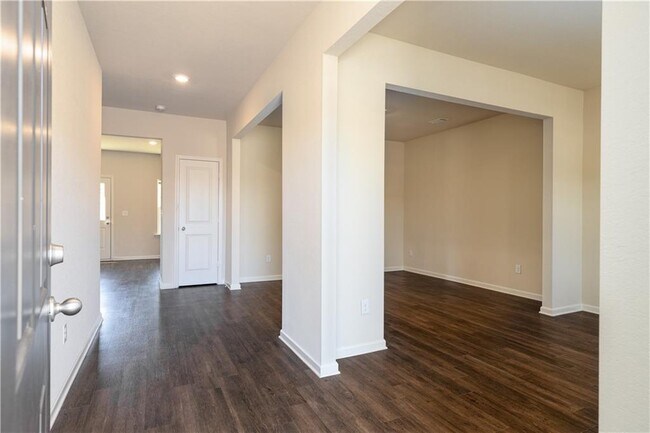 Building Photo - 816 Walnut Creek Cir