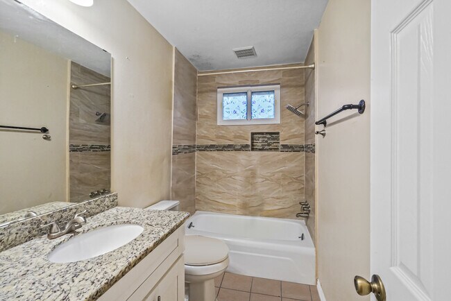 Building Photo - 2018 Westlake Rd