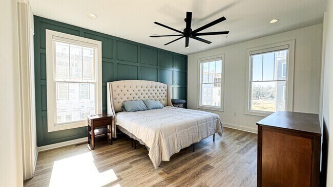Building Photo - Gorgeous Townhome For Rent in the heart of...