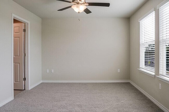 Building Photo - 5306 Golden Canary Ln