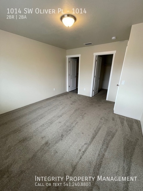 Building Photo - 1014 SW Oliver Pl