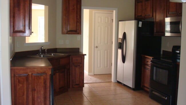 Building Photo - 5761 Emily Ln